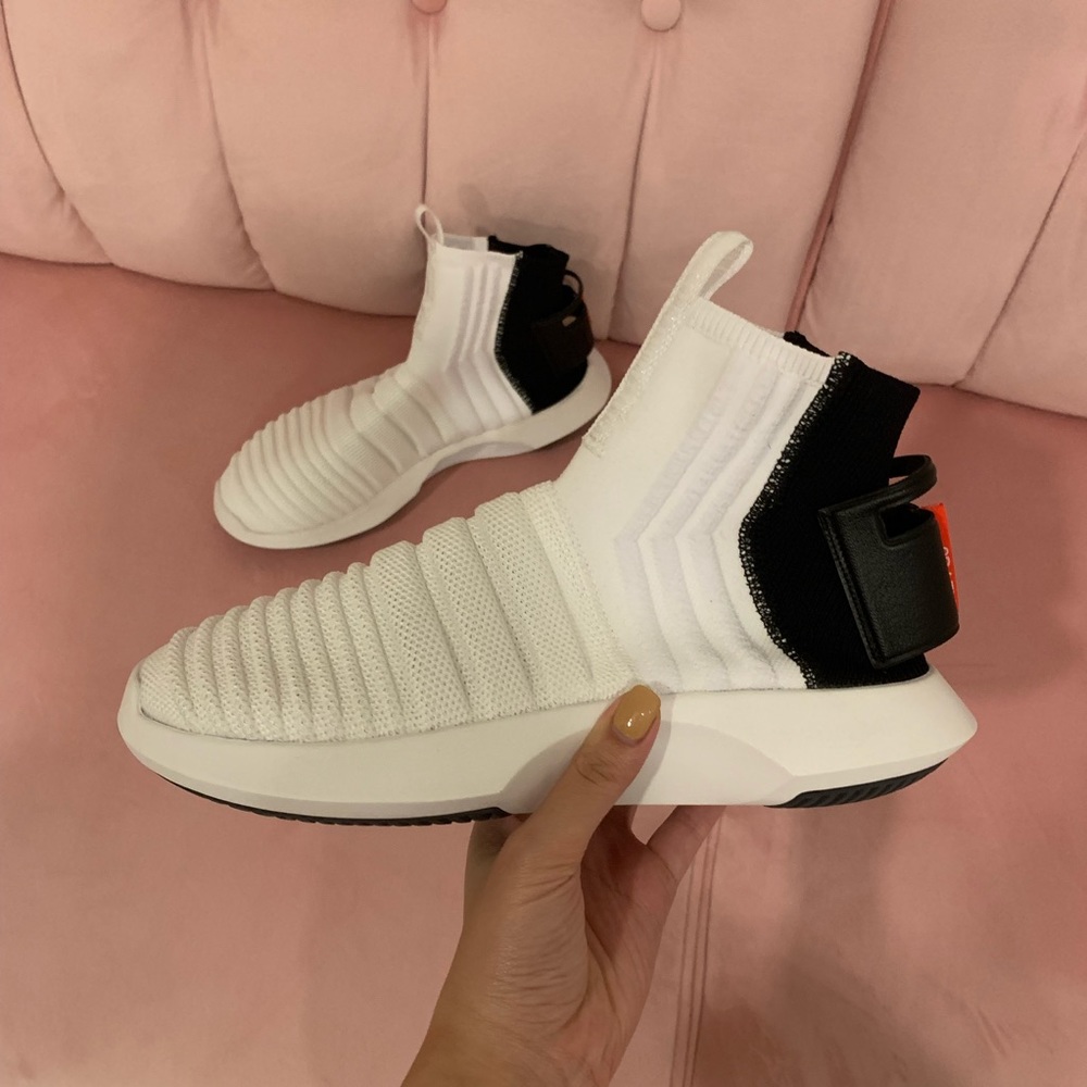 Adidas knit sneaker